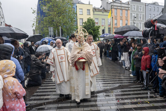 Free Pic - No Repro Fee - June 7, 2026The Diocese of Cork and Ross held its 100 Eucharistic Procession in Cork on Sunday, June 7. This very special and historic celebration commemorated the centenary of the first Euchasictic Procession in Cork one hundred years ago.The Bishop of Cork and Ross, Fintan Gavin, carried the Monstrance through the streets of Cork City Centre followed by Benediction at the specially erected altar on the Grand Parade. Thousands of people attended the ceremony.Pic: Brian Lougheed