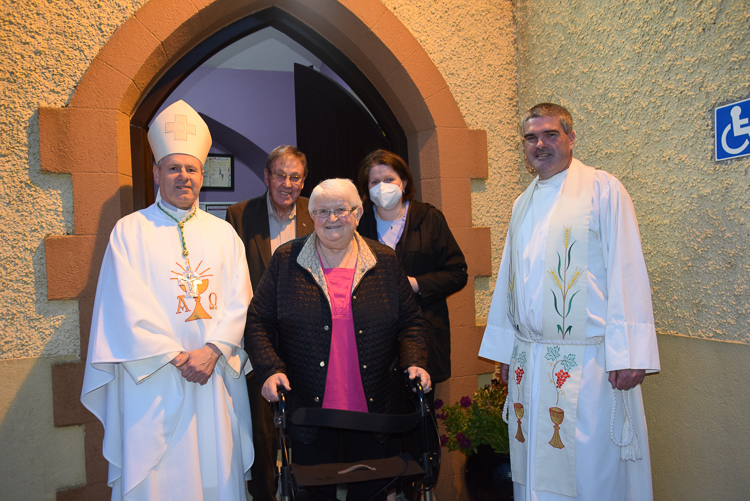 Images taken at Ballingeary during Bishop Fintan's pastoral visit to Uibh Laoire parish (pic. Nóirín Uí Thuama)