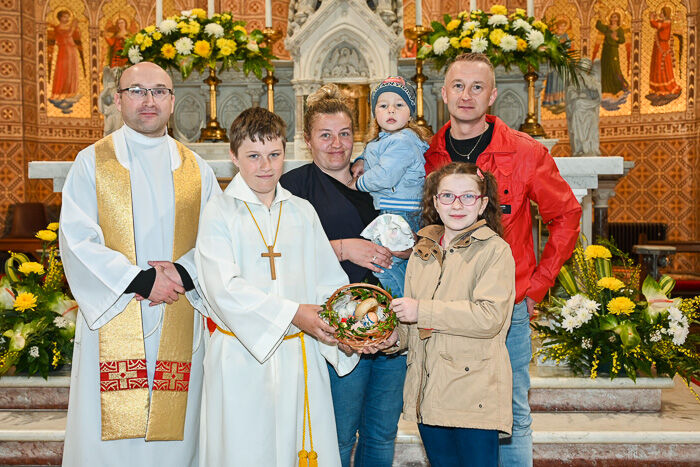 At the Blessing of Easter Food with the Polish Community at Clonakilty Parish Church are Fr Rafal Zielonka, Curate of the Family of Parish around Duunmanway, with Natalia Makowska and Robert Szymiak and their family Nicolas (altar server in Clonakilty parish), Olivia and Adam.